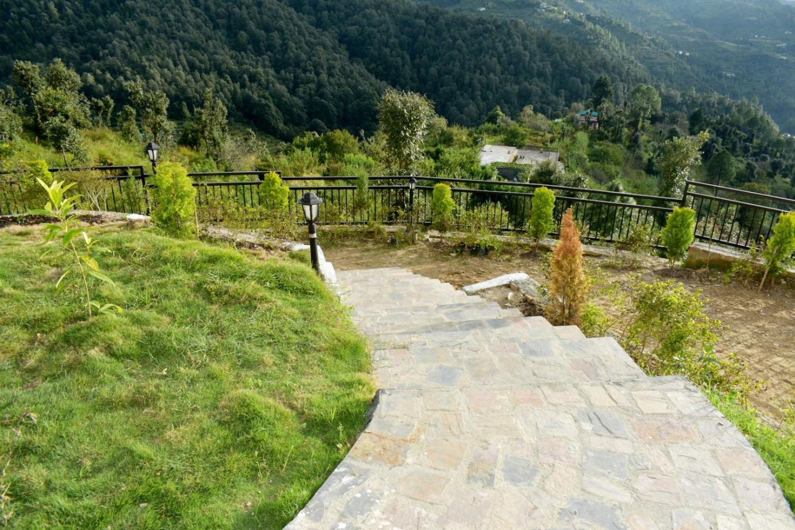 Rega Manivedya The Jungle Trail Resort Муктешвар Экстерьер фото